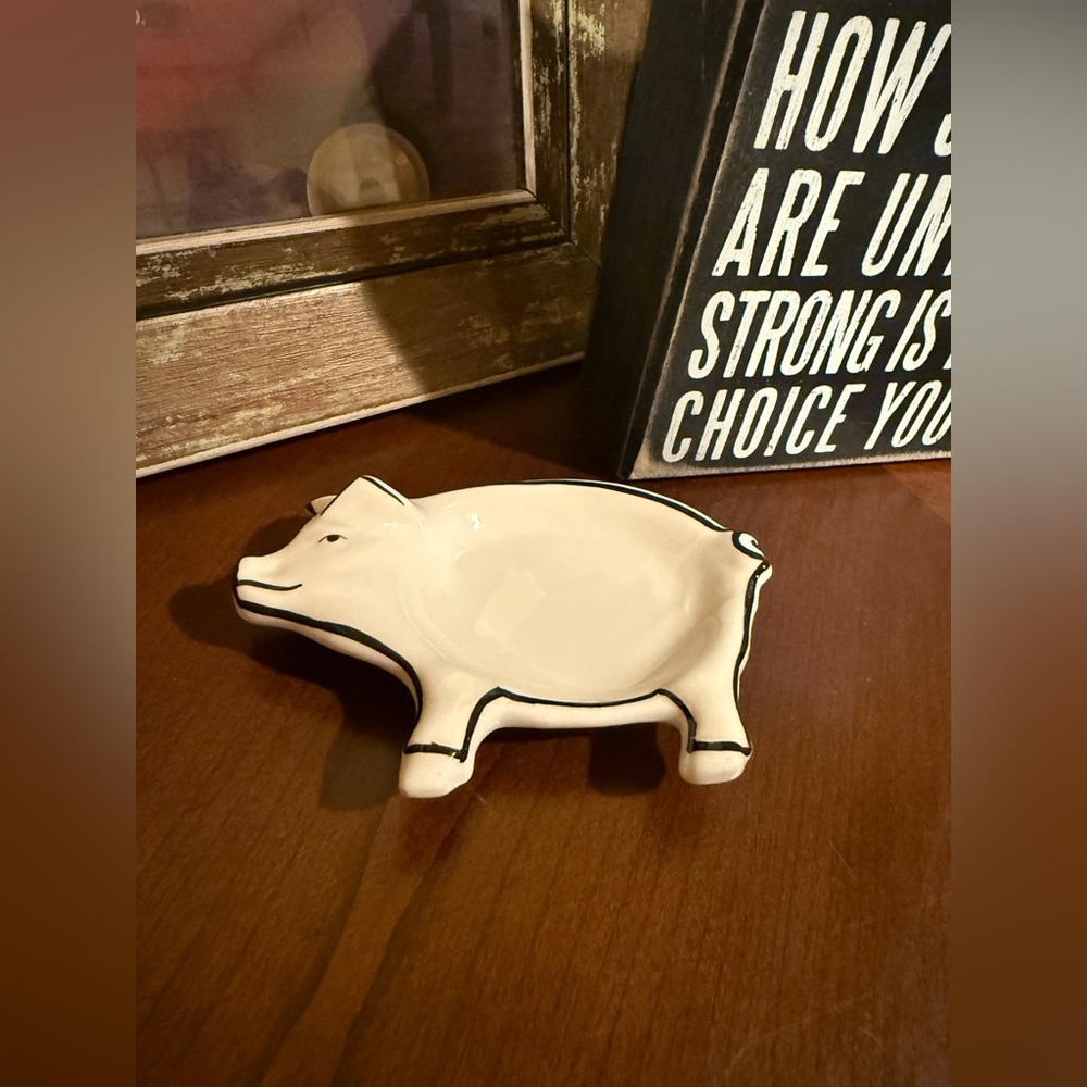 Andrea By Sadek Cream Pig Ceramic Dish